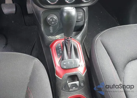 2015 Jeep Renegade Trailhawk z USA, uszkodzony, nr VIN ZACCJBCTXFPB77461